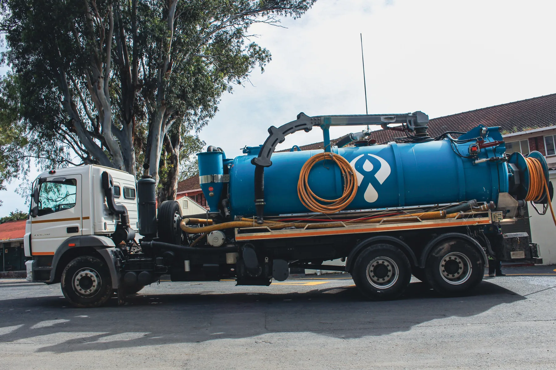Ramatini combination vacuum and jetting truck with its hose reels
